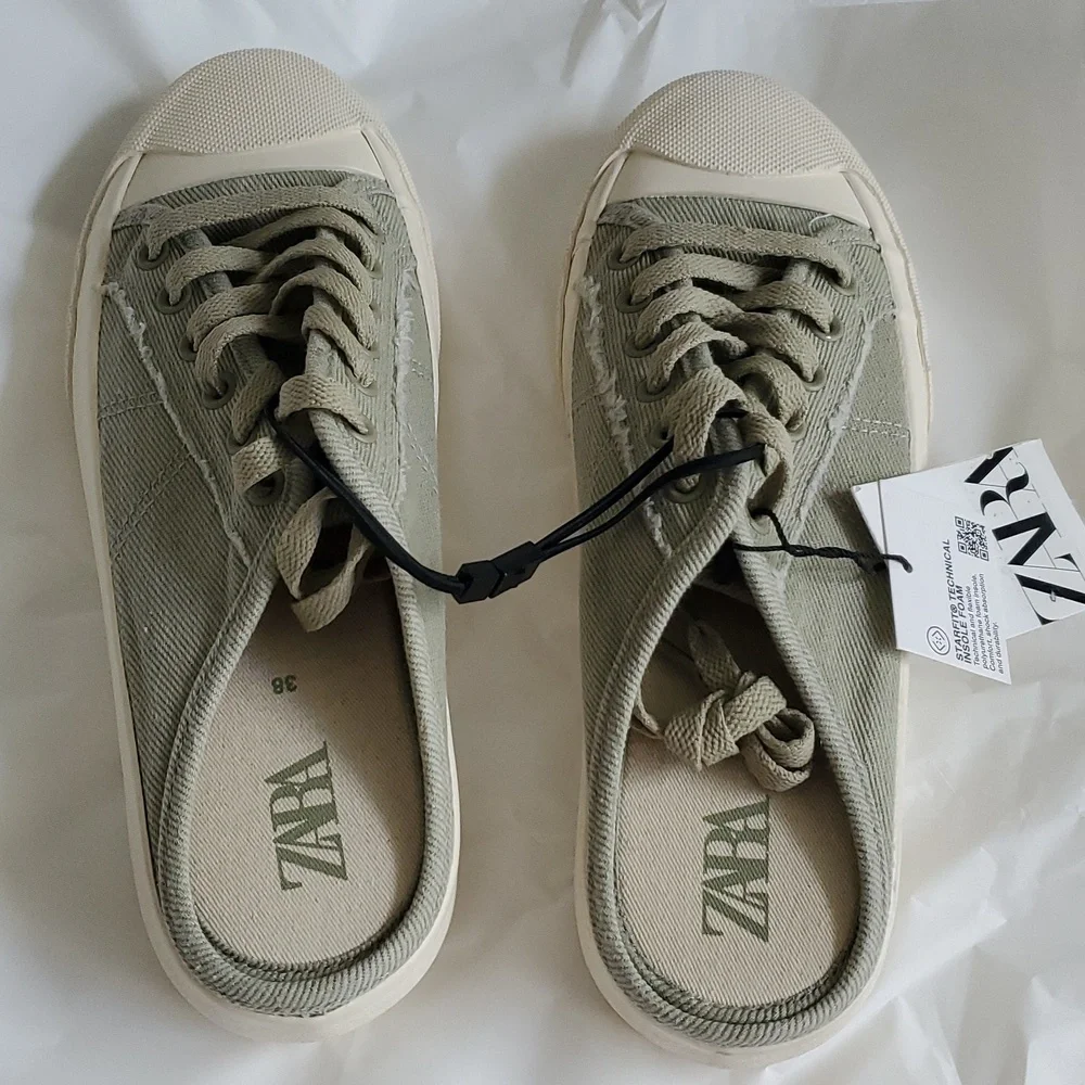 ZARA OPEN BACK CASUAL SNEAKERS